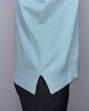 Maglia scollo a V con spacchi in filato di cashmere e lana.