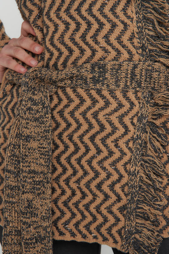 Cardigan jaquard in filato di lana merinos, cashmere e lurex.