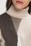 Maglia intarsio collo alto in filato di lana merinos, cashmere e lamè.
