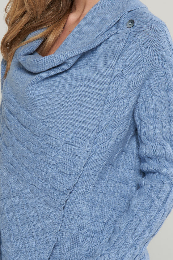 Giacca sciallata a trecce e rombi in filato di lana merinos, cashmere e seta. Chiusura laterale.