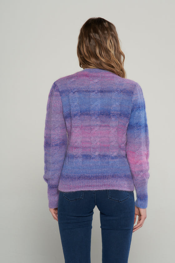 Maglia girocollo a trecce in filato stampato multicolor di lana merinos extrafine e mohair.