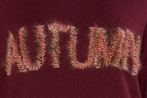 Maglioncino girocollo con scritta "AUTUMN" in filato di lana merinos e cashmere.