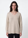Maglia scollo a V con spacchi in filato di cashmere e lana.