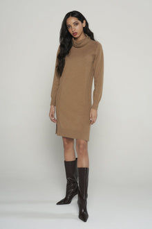  Abito in lana, cashmere e seta.