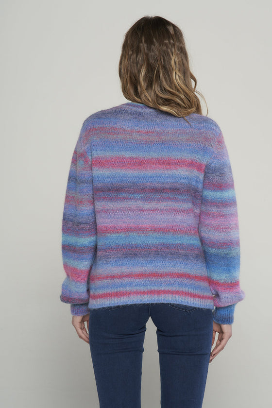 Maglia multicolor, in morbido filato di lana merinos e mohair. Con ricamo "RAINBOW".