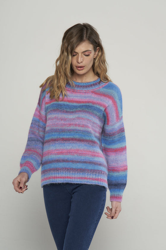 Maglione in morbido filato di lana merinos, alpaca e mohair. Stampato multicolor.