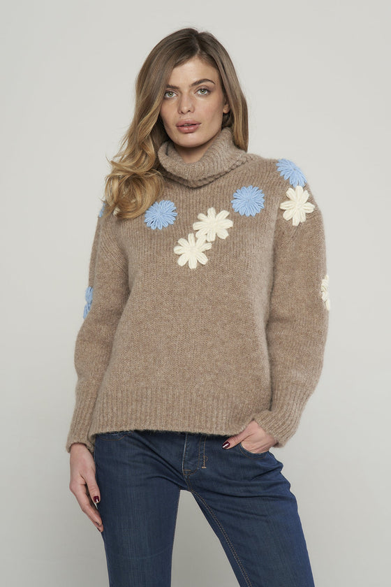 Maglia ricamo fiori in filato di alpaca.